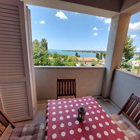 Apartments Henc Novigrad Istria Exterior foto